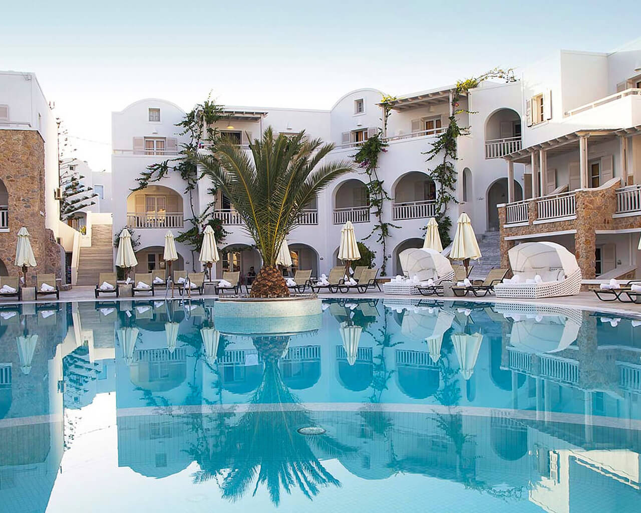 Hôtel Aegean Plaza, Kamari, Santorin, piscine